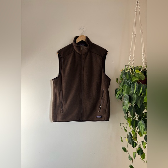 Patagonia Synchilla Fleece Vest in Chocolate Brown - Picture 1 of 6